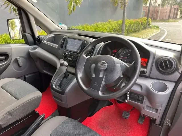 Nissan NV200 Minivan interior with automatic gearbox, touchscreen and air conditioning